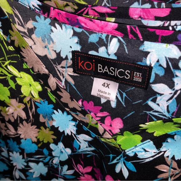 NWT Koi Basics multi color floral pattern V neck short sleeve scrub top - Picture 15 of 16